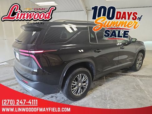 Used 2026 Chevrolet Traverse LT AWD/4WD image 2
