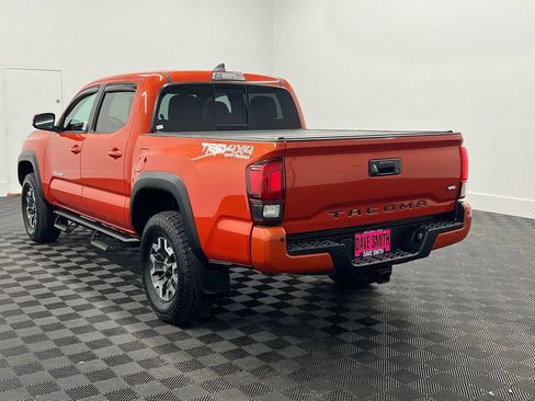 Used 2018 Toyota Tacoma TRD Off-Road image 3