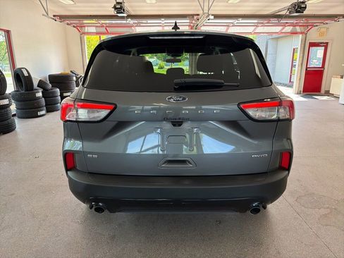 Used 2021 Ford Escape SE w/ SE Sport Appearance Package AWD/4WD image 21