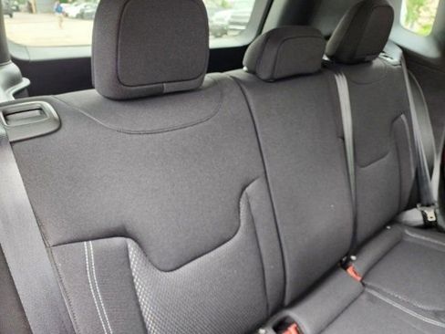 Used 2023 Jeep Renegade Latitude w/ Premium Group image 5