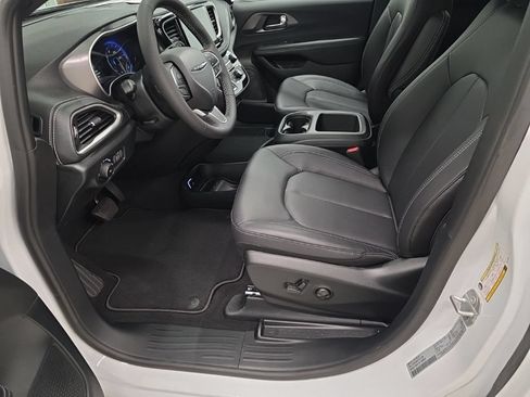 New 2026 Chrysler Pacifica Select AWD/4WD image 13