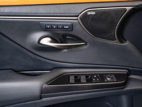 Used 2019 Lexus ES 300h FWD image 24