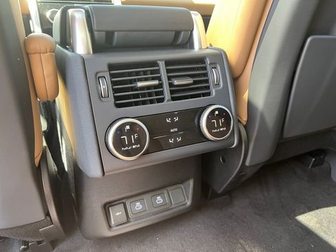 New 2025 Land Rover Discovery Metropolitan Edition image 20