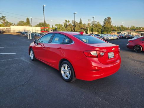 Used 2018 Chevrolet Cruze LT w/ LT Fleet Convenience Package FWD image 3