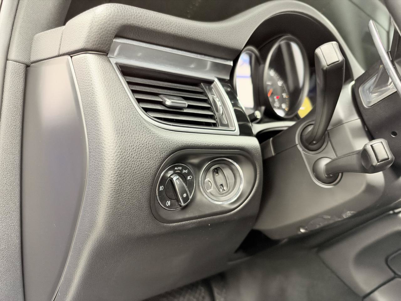 Used 2017 Porsche Macan AWD/4WD image 16