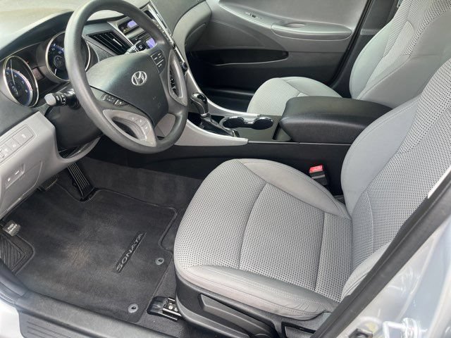 Used 2012 Hyundai Sonata GLS FWD image 5