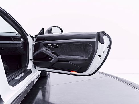 Used 2018 Porsche 911 GT3 RWD image 46