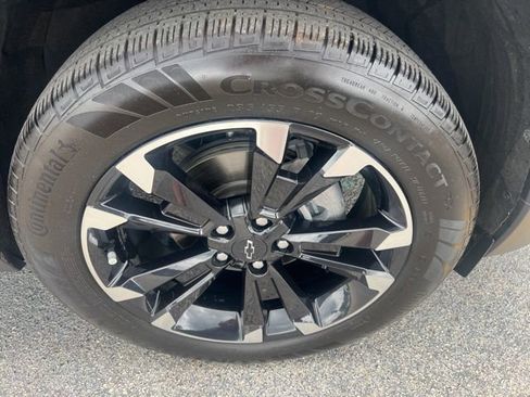Used 2025 Chevrolet Equinox RS w/ Safety and Technology Package AWD/4WD image 3