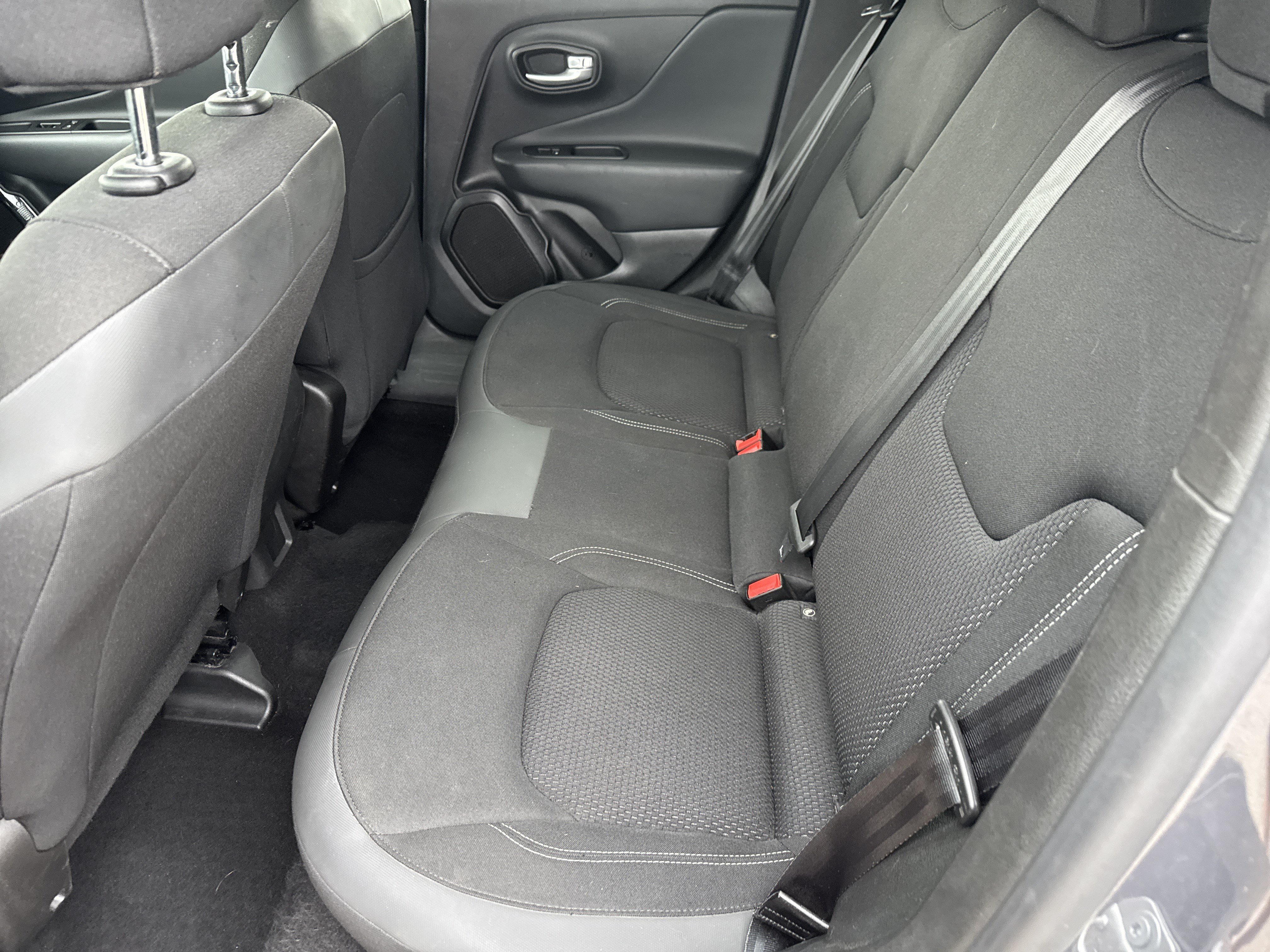 Used 2023 Jeep Renegade Altitude AWD/4WD image 8