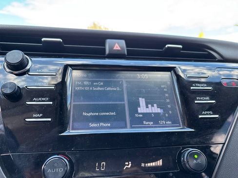 Used 2019 Toyota Camry SE FWD image 22