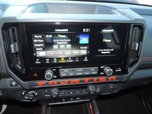 Used 2025 Nissan Frontier PRO-4X image 24