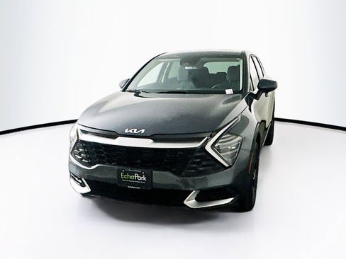 Used 2025 Kia Sportage LX image 3