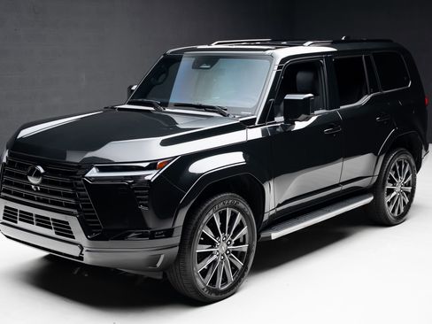 Used 2025 Lexus GX 550 w/ Cold Area Package image 4