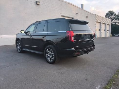 Used 2025 Ford Expedition Active RWD image 8