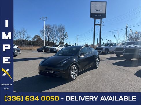 Used 2024 Tesla Model Y Long Range AWD/4WD image 1