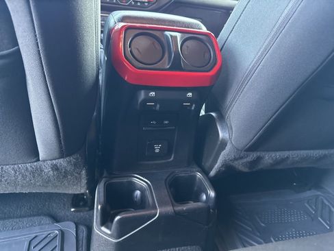 Used 2020 Jeep Gladiator Overland image 17