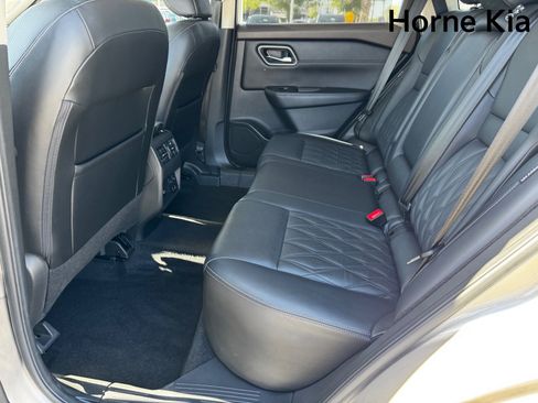 Used 2021 Nissan Rogue Platinum image 13