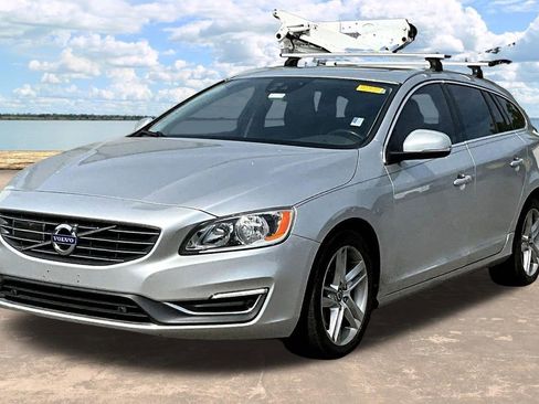 Used 2015 Volvo V60 T5 Premier image 2