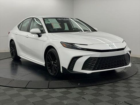 Certified 2026 Toyota Camry SE w/ Convenience Package FWD image 8