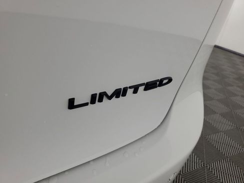 New 2026 Chrysler Pacifica Limited image 33