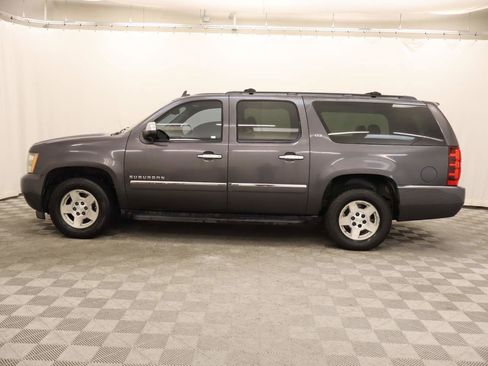 Used 2010 Chevrolet Suburban LTZ image 2