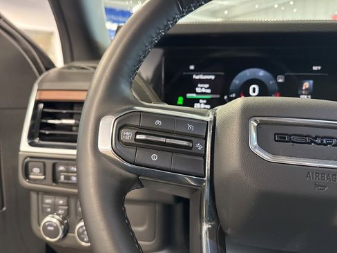 Used 2025 GMC Yukon XL Denali image 16