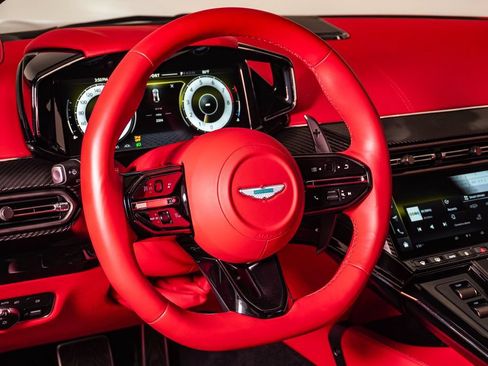 Used 2025 Aston Martin V8 Vantage Coupe RWD image 24