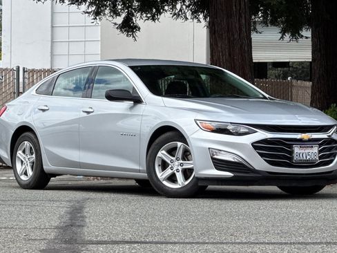 Used 2019 Chevrolet Malibu LS w/ LPO, Convenience Package 2 FWD image 2