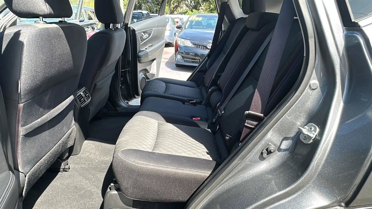Used 2017 Nissan Rogue S FWD image 28