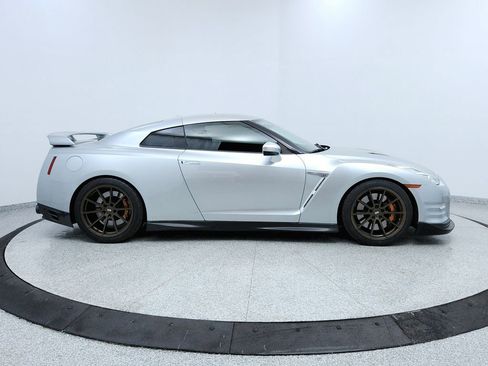 Used 2015 Nissan GT-R Premium image 6