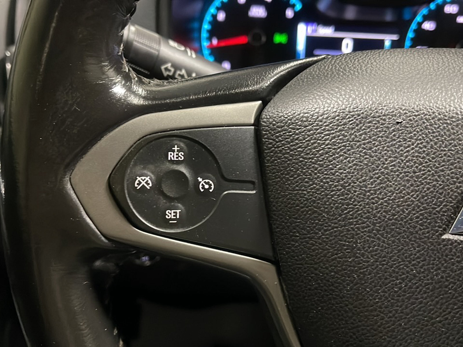 Used 2017 Chevrolet Colorado Z71 AWD/4WD image 6
