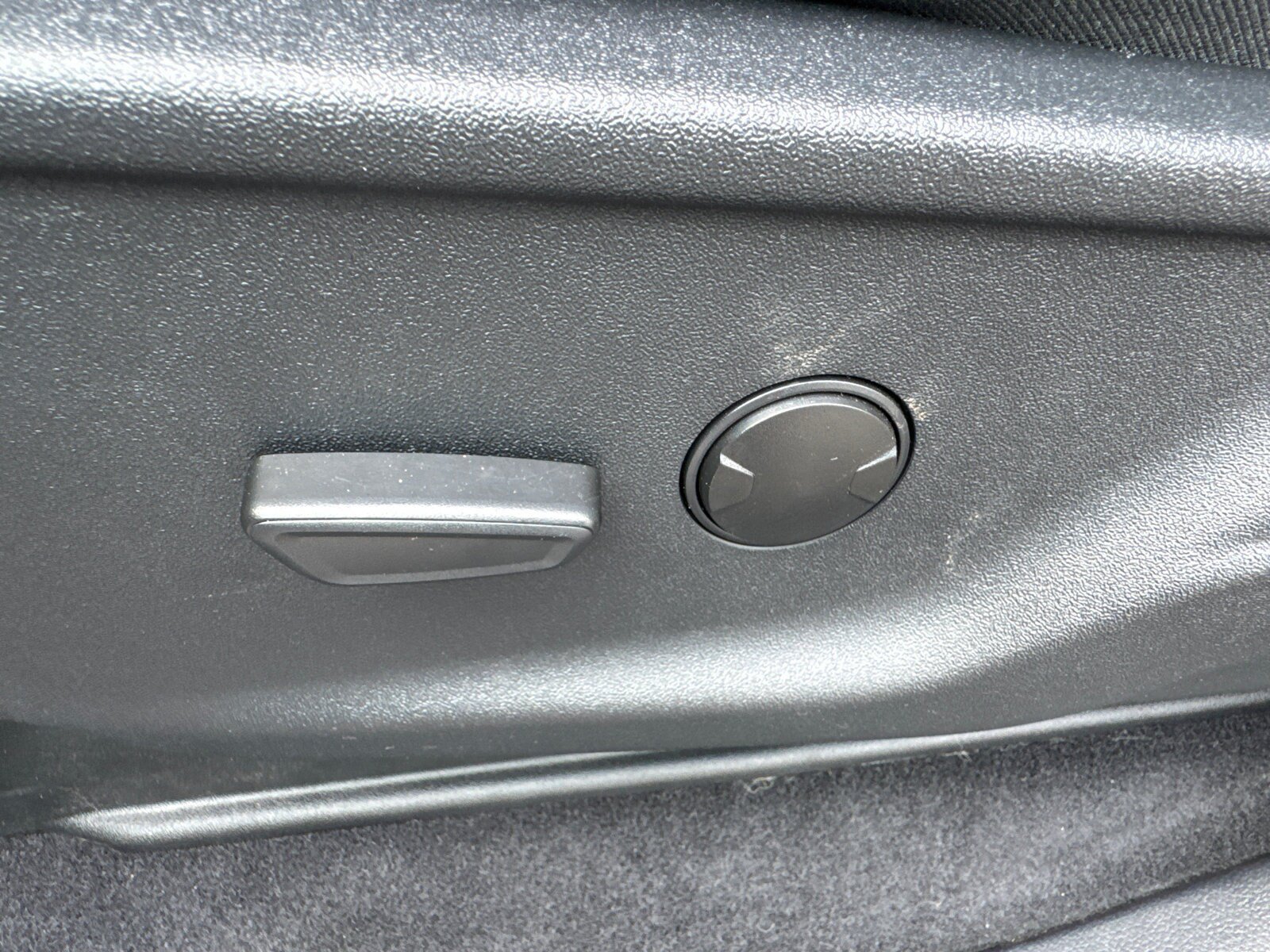 Used 2023 Ford F150 Lightning XLT AWD/4WD image 10