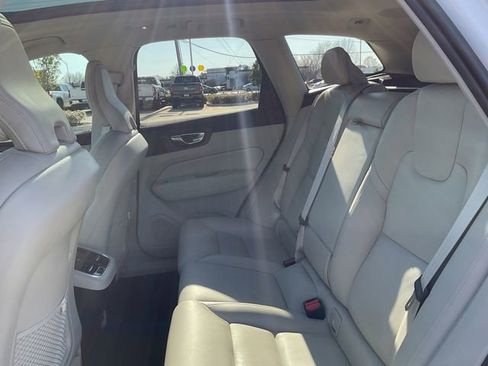 Used 2023 Volvo XC60 B5 Ultimate w/ Climate Package image 17