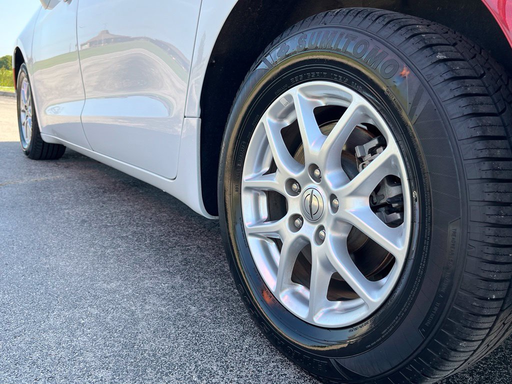 Used 2022 Chrysler Pacifica Touring-L w/ Uconnect Theater Family Group FWD image 13