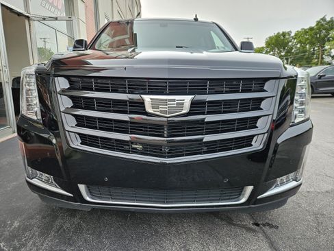 Used 2017 Cadillac Escalade ESV 4WD image 8
