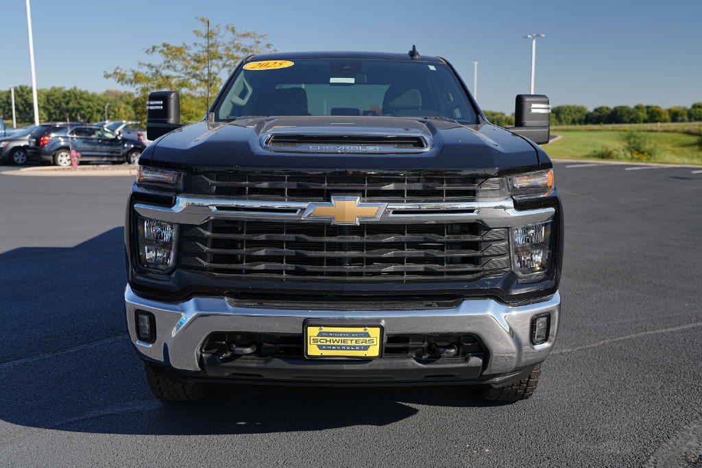 Used 2025 Chevrolet Silverado 2500 LT w/ Convenience Package AWD/4WD image 2