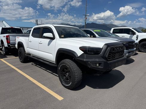 Used 2019 Toyota Tacoma TRD Off-Road w/ Technology Package AWD/4WD image 1