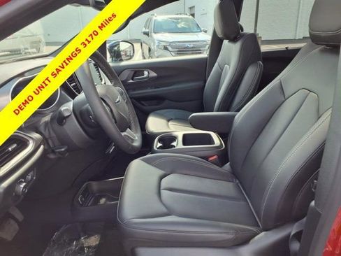 New 2026 Chrysler Pacifica Select FWD image 13