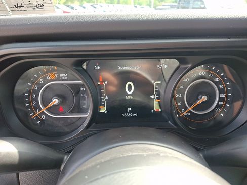 Used 2025 Jeep Wrangler Unlimited Rubicon w/ Convenience Group AWD/4WD image 17