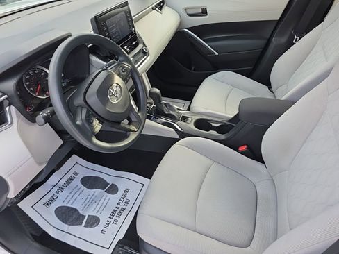 Certified 2022 Toyota Corolla Cross L image 11