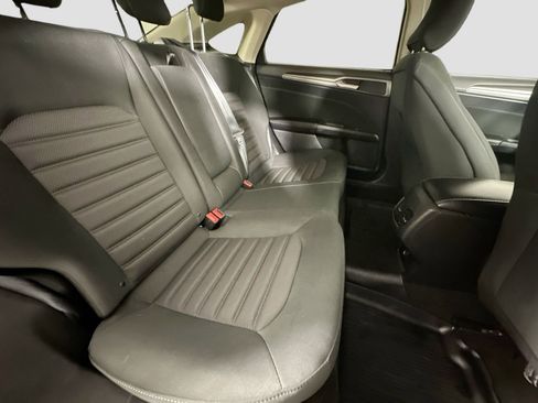 Used 2019 Ford Fusion SE image 25