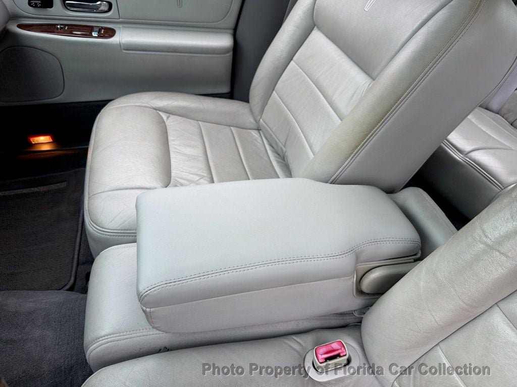 Used 1999 Lincoln Town Car Signature RWD image 40