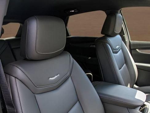 Used 2025 Cadillac XT5 Luxury FWD image 16