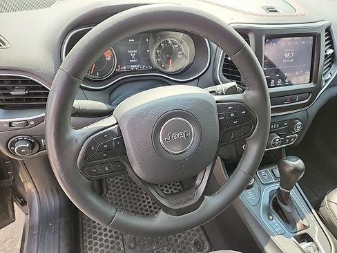 Used 2022 Jeep Cherokee Trailhawk w/ Comfort/Convenience Group AWD/4WD image 9