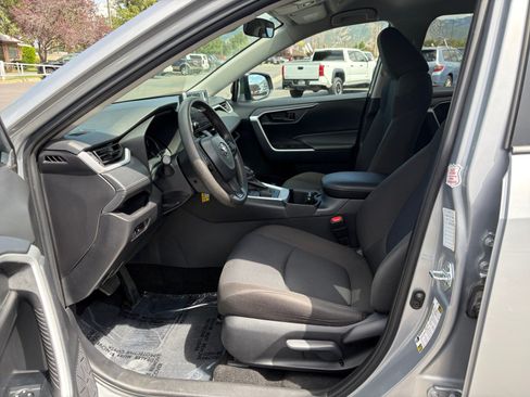 Used 2025 Toyota RAV4 LE AWD/4WD image 11