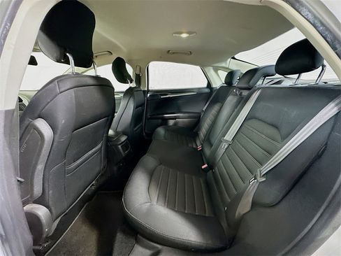 Used 2014 Ford Fusion SE image 17