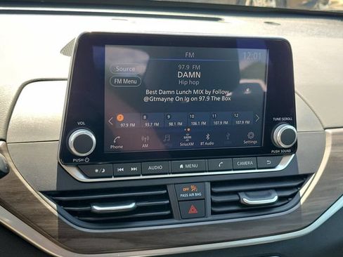 Used 2025 Nissan Altima 2.5 SV FWD image 21
