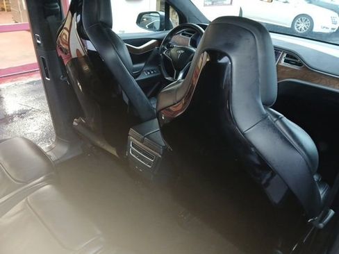 Used 2017 Tesla Model X 75D image 13
