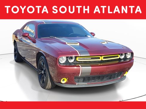 Used 2020 Dodge Challenger SXT image 1