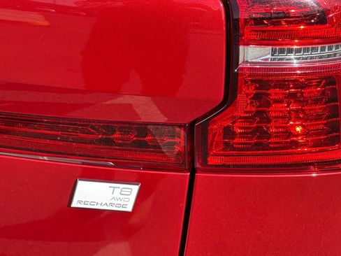 Used 2021 Volvo XC60 T8 Inscription Expression w/ Advanced Package image 32